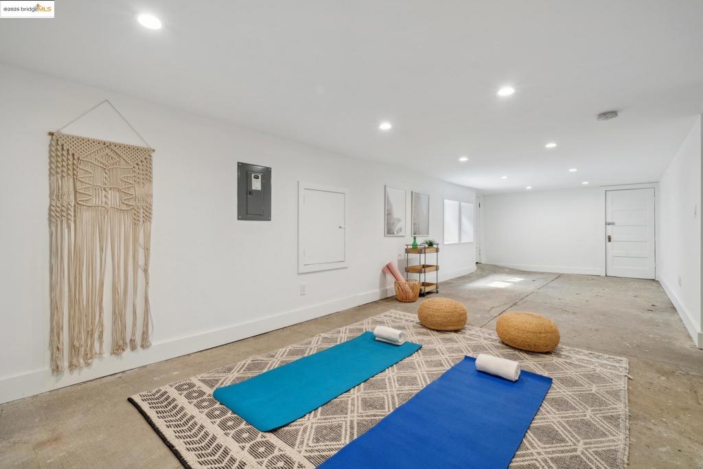 LAKESHORE/GRAND - Residential