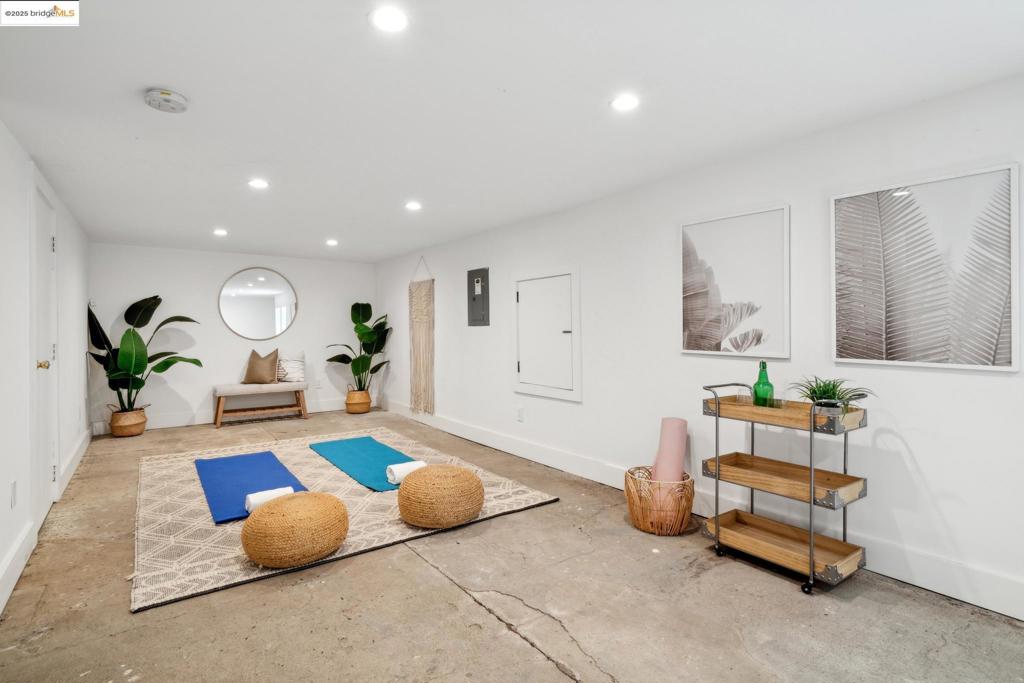 LAKESHORE/GRAND - Residential