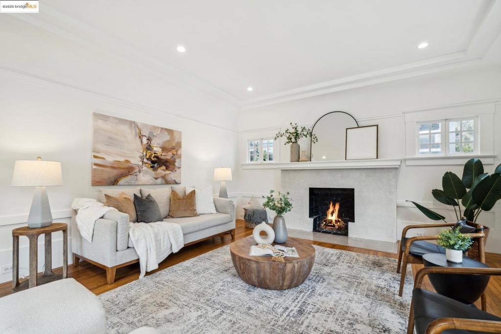 LAKESHORE/GRAND - Residential