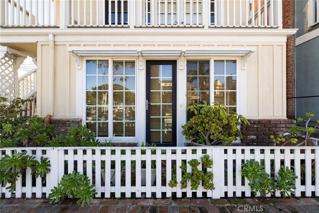 Photo of 330 Marguerite Ave #A, Corona Del Mar, CA 92625 (MLS # OC25273322)