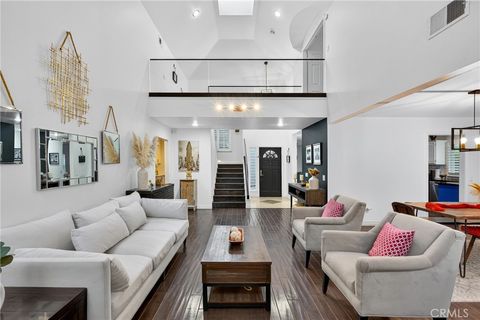 Photo of 24456 Mockingbird Ct Ct, Valencia, CA 91355 (MLS # SR25219485)