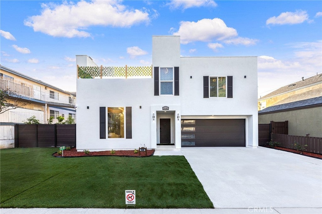 1081 Loma Avenue