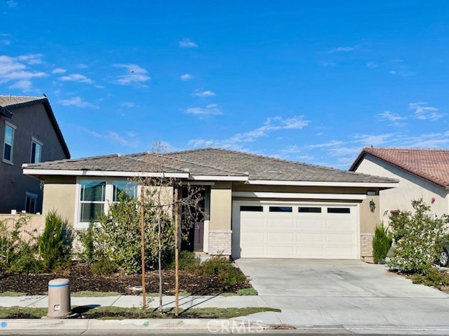 LOCATION.... LOCATION..... Well this is the home just for you. Welcome to your lovely one story home.  It has 3 cozy bedrooms 2 bathrooms. Upgraded Quartz counter tops at Kitchen with Backsplash tile with open concept Livingroom perfect for entertainment. 2 car garage.



 Located  close to the 215 Freeway and close to major shopping centers of Menifee. This home will not last!! Inquire now!