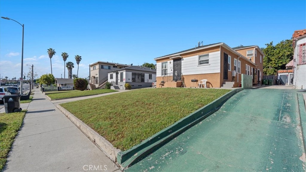 7831 S Normandie