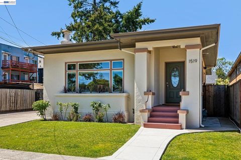 Photo of 1519 Saint Charles St, Alameda, CA 94501 (MLS # 41133149)