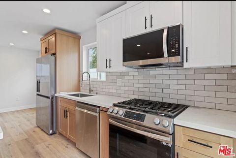 Photo of 6321 Camellia Avenue, North Hollywood, CA 91606 (MLS # 26646031)