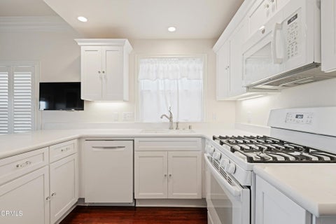 Tiny photo for 2349 Aztec Avenue, Ventura, CA 93001 (MLS # V1-35581)