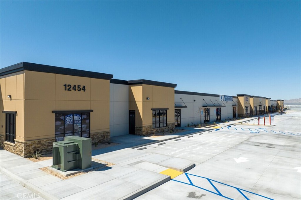 First generation unit totaling approximately ±1,855 SF in a multi-tenant industrial building now available in the City of Victorville. The unit is comprised of a fully improved office space, one bathroom in the warehouse, and one grade level roll-up door in the rear.
Situated just over ½ mile from the heavily traveled Hesperia Rd. and Bear Valley Rd. intersection, the property is located adjacent to the UPS Customer Center on the corner of Jasmine Rd. and Industrial Center Dr. Just around the corner you can find businesses like FleetPride, Daikin Comfort, and Lifestream Blood Bank; along with a Southern California Edison yard located west of the property on the corner of Hesperia Rd. and Jasmine Rd. Distribution has also been established with Frito-Lay and Sherwin Williams both utilizing the area for distribution centers.