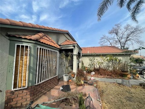 Photo of 8972 Carob St, Fontana, CA 92335 (MLS # SR26000392)