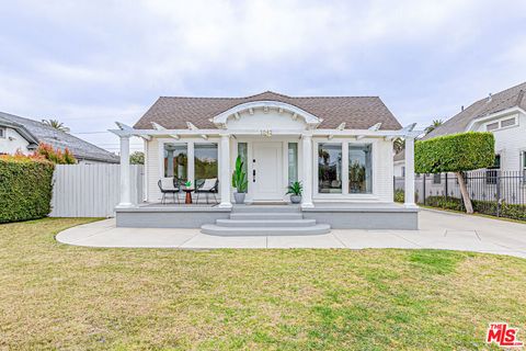Photo of 1042 3rd Avenue, Los Angeles, CA 90019 (MLS # 26838593)