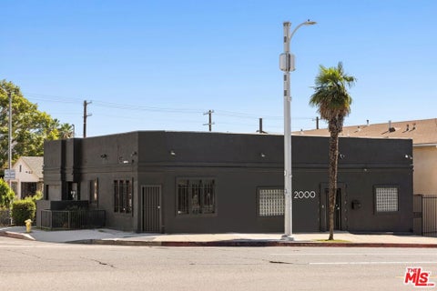 Photo of 2000 S Robertson Boulevard, Los Angeles, CA 90034 (MLS # 26102727)