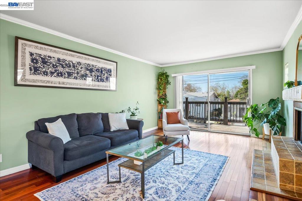 2751 2751 Wallace St