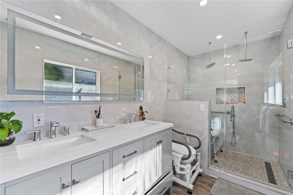 Alamitos Heights (AH) - Residential