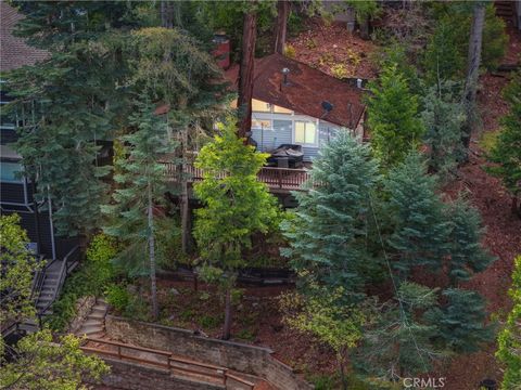 Photo of 535 Sunderland Court, Lake Arrowhead, CA 92352 (MLS # CV26094541)