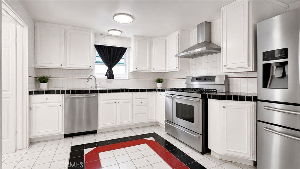 1542 W 223rd