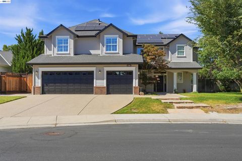 Photo of 1381 Citadelle St ST, Tracy, CA 95304 (MLS # 41139959)