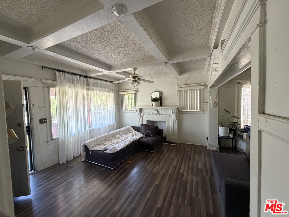 1140 W 51st Place