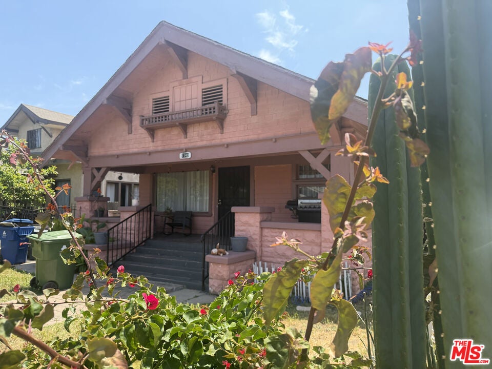 1140 W 51st Place