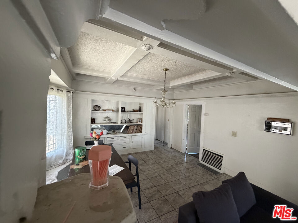 1140 W 51st Place
