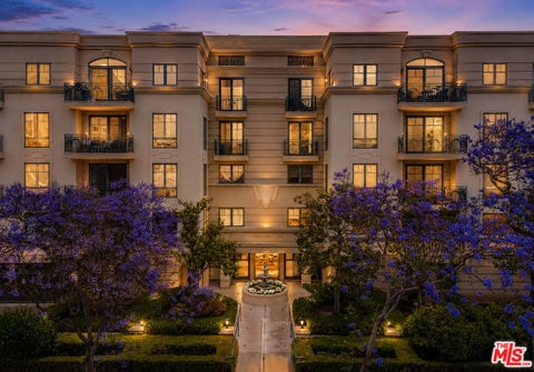 Photo of 430 N Oakhurst Drive #202, Beverly Hills, CA 90210 (MLS # 26858851)