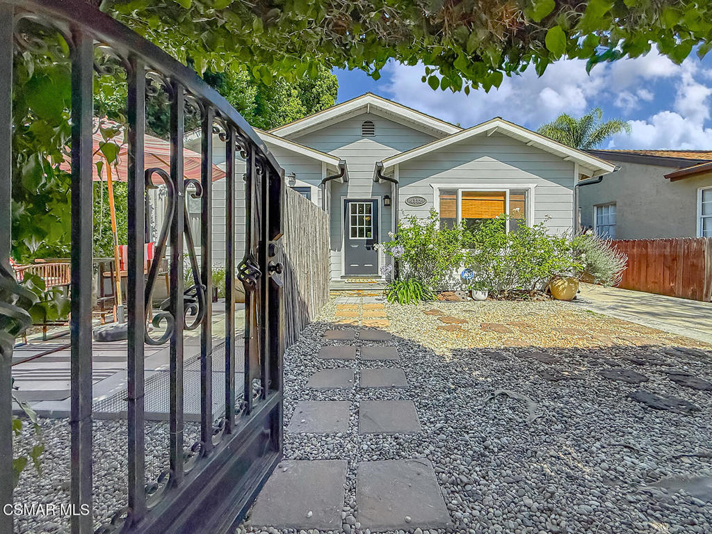 4332 Allott Avenue