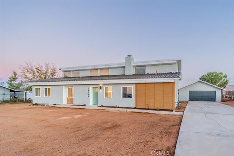 Photo of 16754 Pauhaska Rd, Apple Valley, CA 92307 (MLS # WS25269233)