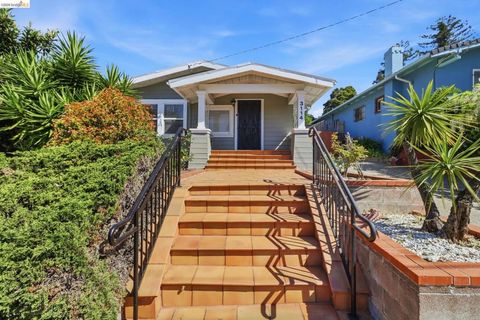 Photo of 3114 Suter St St, Oakland, CA 94602 (MLS # 41128586)