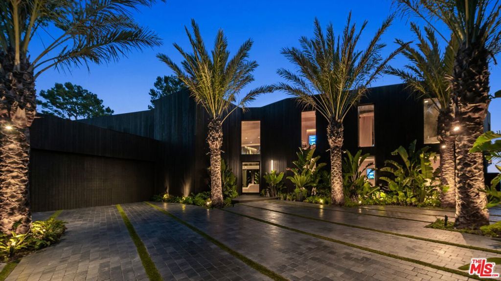 Photo of 1663 Summitridge Drive, Beverly Hills, CA 90210 (MLS # 25601267)