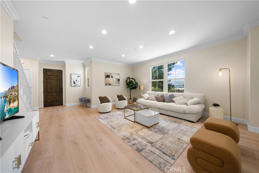 933 Terrace Lane W 7
