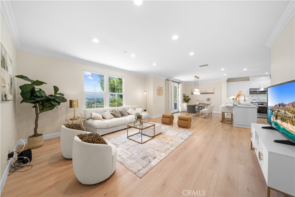 933 Terrace Lane W 7