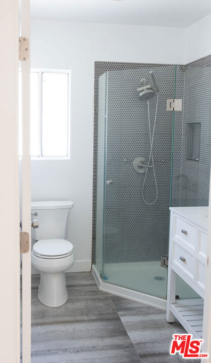 932 W Crestwood Street