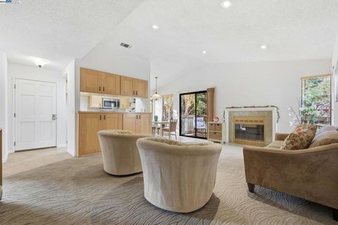 Photo of 976 Huntington Ter Ter, Fremont, CA 94536 (MLS # 41119416)