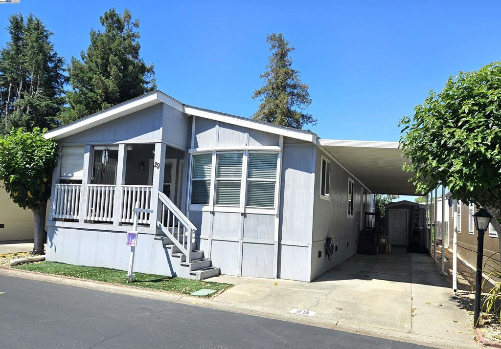3231 Vineyard Ave