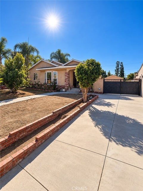 Photo of 1106 E Charlinda ST, West Covina, CA 91790 (MLS # AR26224310)