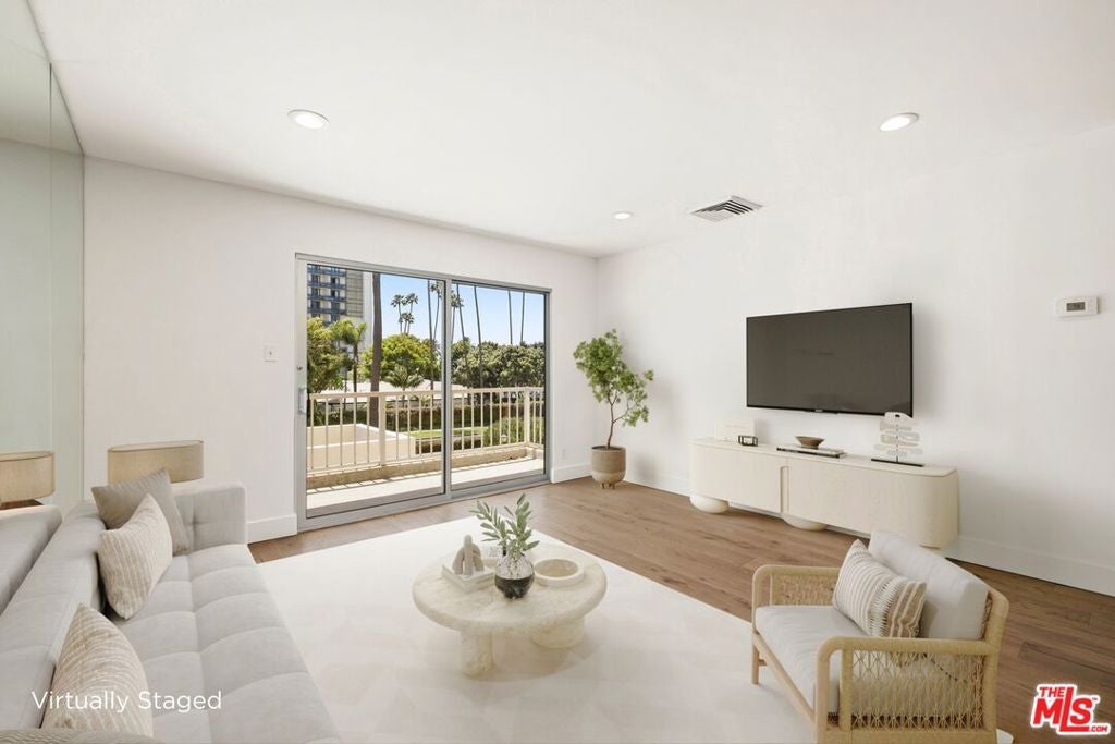 101 California Avenue 206