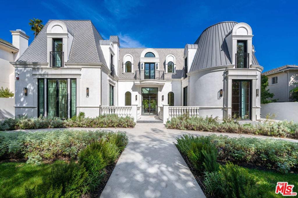 Photo of 616 N Alpine Drive, Beverly Hills, CA 90210 (MLS # 26985097)