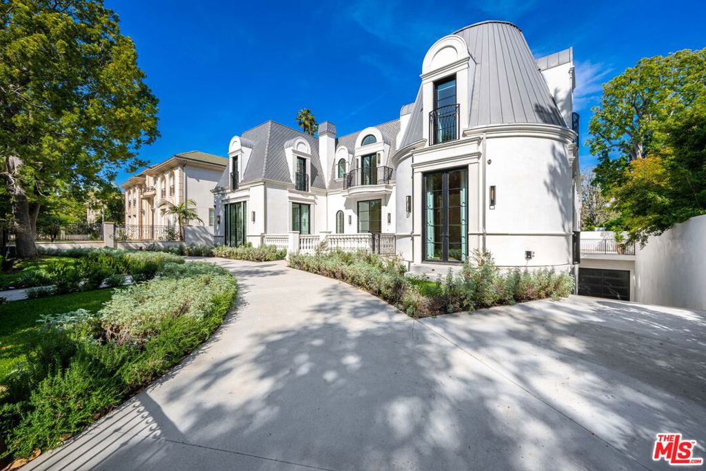 Photo of 616 N Alpine Drive, Beverly Hills, CA 90210 (MLS # 26985097)