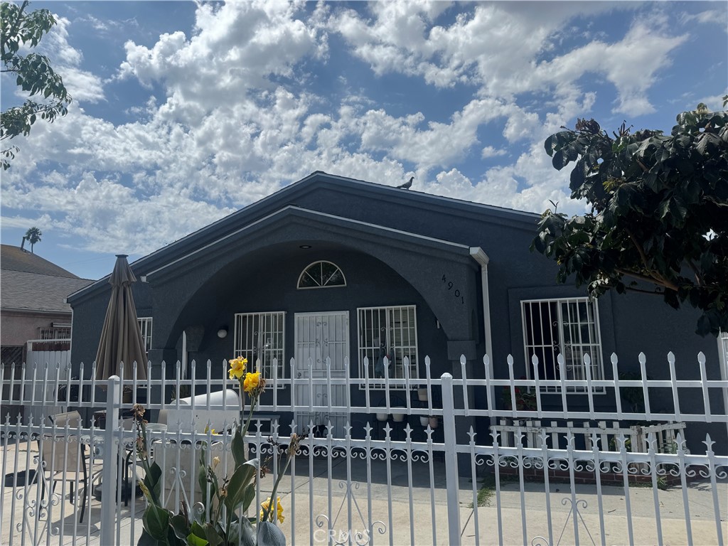 Lyon Stahl Investment Real Estate is pleased to present 4901 S Normandie Avenue in the City of Los Angeles. The property is near the 110 and I-10 Highways offering tenants easy access to Downtown Los Angeles and the Westside.
This 2,380 SF duplex was built in 1995 and is exempt for Los Angeles City Rent Control. The property sits 6,440 SF corner lot and is composed of two, 3-bedroom/2-bathroom units. The owner recently tastefully remodeled the property. The upgrades made include remodeling the kitchens and bathrooms, new fencing, new storage, new concrete for the exterior of the property, new water heaters for both units, new painting on the interior and exterior, new flooring and new window bars with bedroom releases.
4901 S Normandie Avenue offers an astute investor or owner-user the opportunity to own a turnkey asset in one of Los Angeles’s strongest rental markets. Without the restrictions of Los Angeles City Rent Control, 4901 S Normandie Avenue presents an amazing investment that will offer strong long-term cashflow in an appreciating market of Los Angeles.
