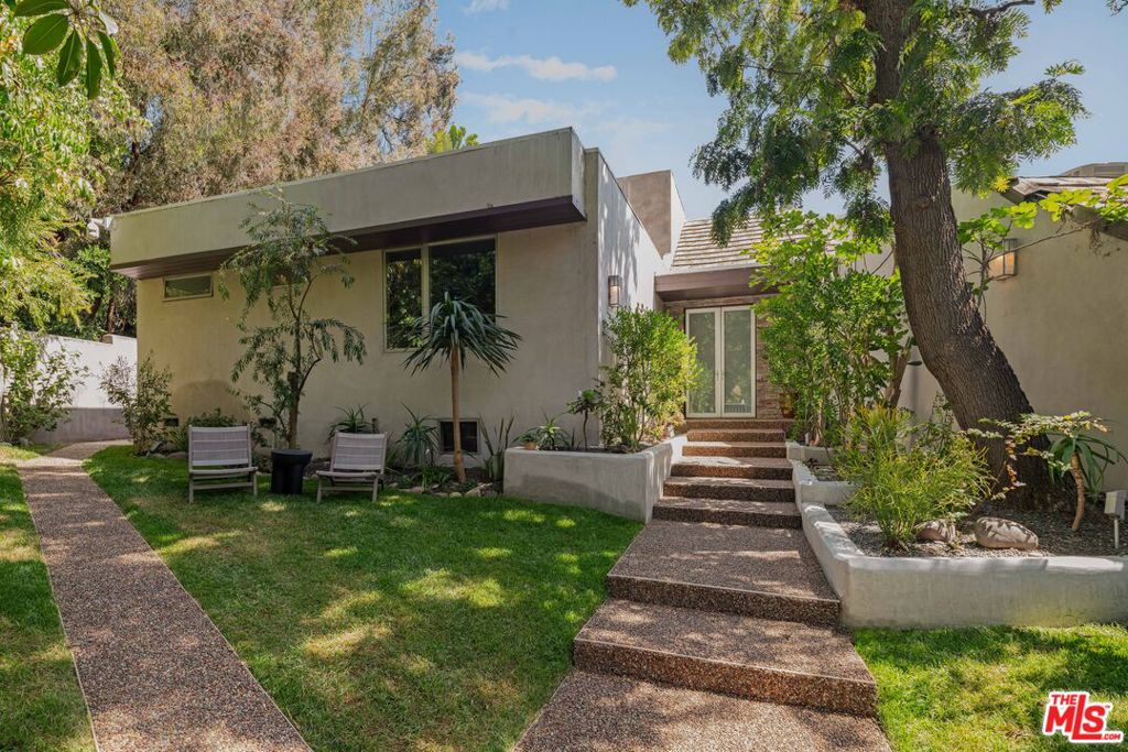 Photo of 3084 Franklin Canyon Drive, Beverly Hills, CA 90210 (MLS # 26835483)