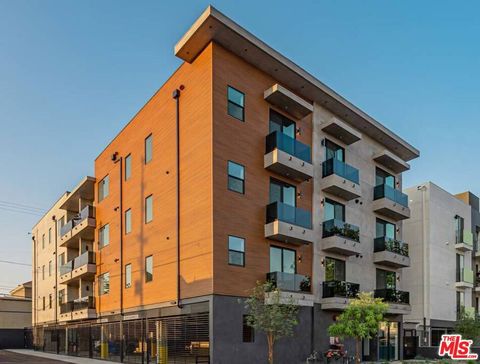 Photo of 10947 HARTSOOK Street #301, North Hollywood, CA 91601 (MLS # 25624519)