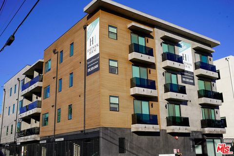 Photo of 10947 HARTSOOK Street #301, North Hollywood, CA 91601 (MLS # 25624519)