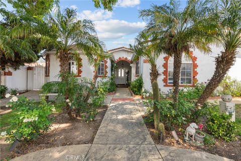 Photo of 11337 Hayvenhurst Ave, Granada Hills, CA 91344 (MLS # SR26072388)