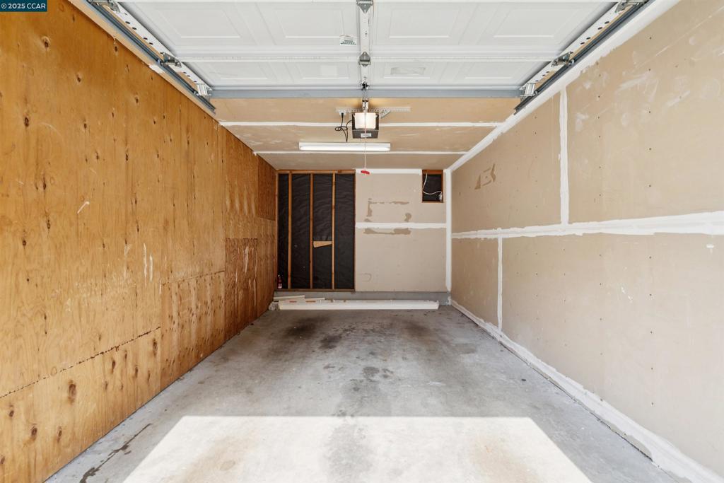 ASHFORD COURT - Residential