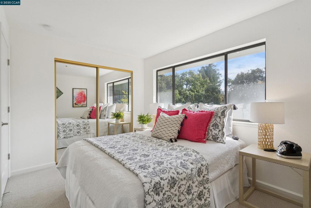 ASHFORD COURT - Residential