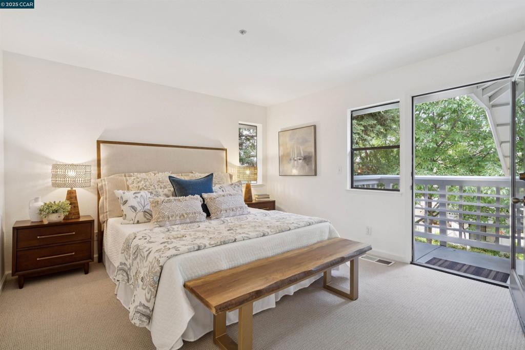 ASHFORD COURT - Residential