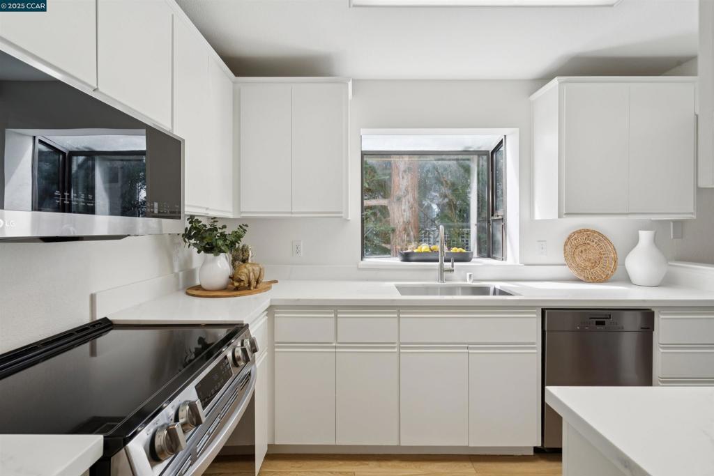 ASHFORD COURT - Residential