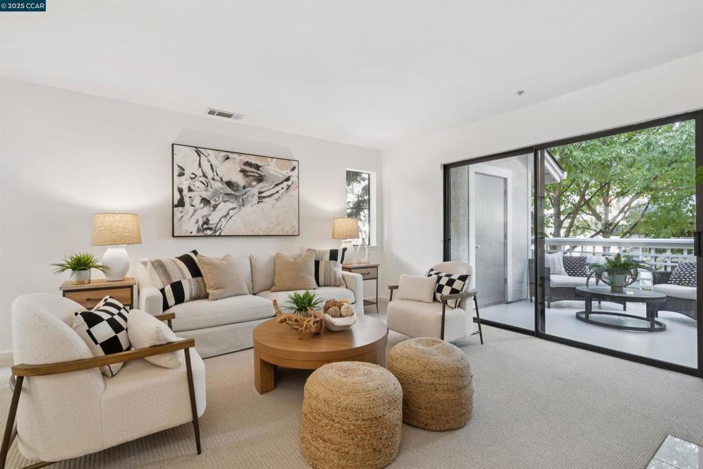 ASHFORD COURT - Residential