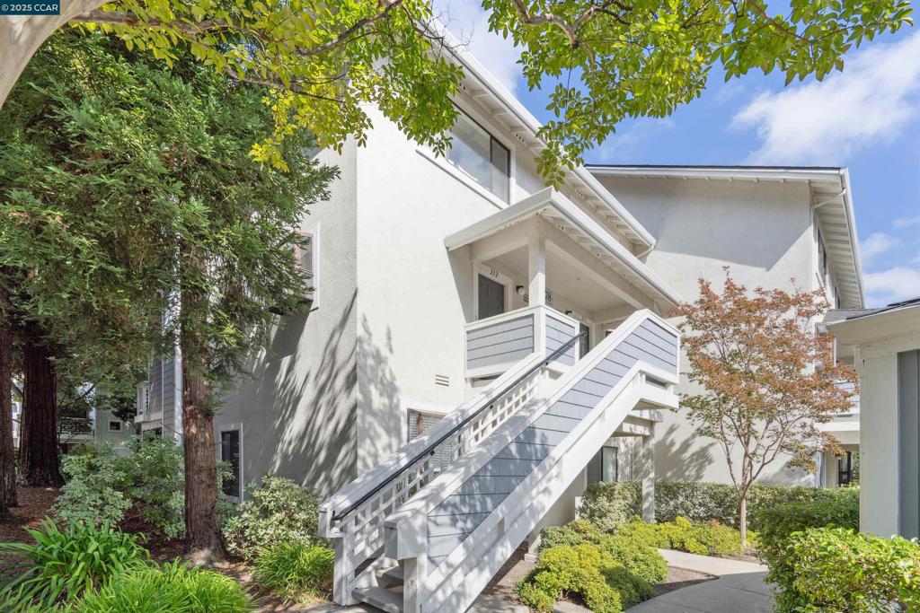 ASHFORD COURT - Residential