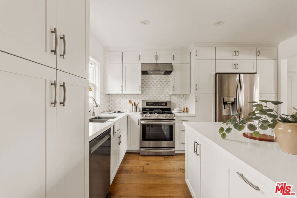 5887 W 77th Place
