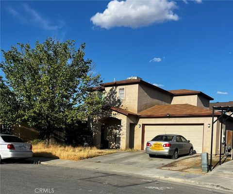 Photo of 25 Del Playa Drive, Bakersfield, CA 93307 (MLS # DW26111438)